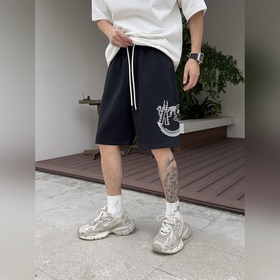 Moncler  С тремя логотипами — новинка
