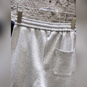Moncler  С тремя логотипами — новинка