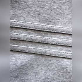 Moncler  С тремя логотипами — новинка