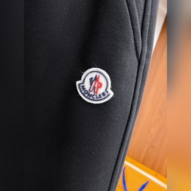 Moncler  С тремя логотипами — новинка