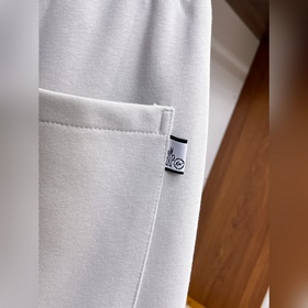 Moncler  С тремя логотипами — новинка