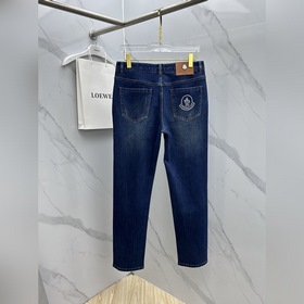Moncler： джинсы на все сезоны. Новейша