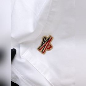 Moncler  С тремя логотипами — новинка