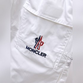 Moncler  С тремя логотипами — новинка