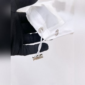 Moncler  С тремя логотипами — новинка