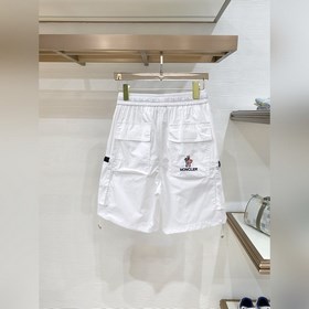 Moncler  С тремя логотипами — новинка
