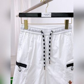 Moncler  С тремя логотипами — новинка