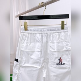 Moncler  С тремя логотипами — новинка