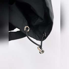 Moncler  С тремя логотипами — новинка