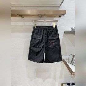 Moncler  С тремя логотипами — новинка