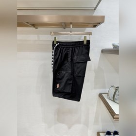 Moncler  С тремя логотипами — новинка