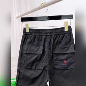 Moncler  С тремя логотипами — новинка