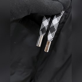 Moncler  С тремя логотипами — новинка