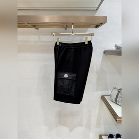 Moncler  С тремя логотипами — новинка