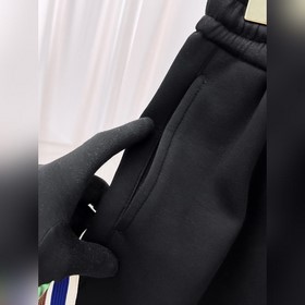 Moncler  С тремя логотипами — новинка