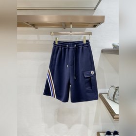 Moncler  С тремя логотипами — новинка