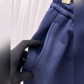 Moncler  С тремя логотипами — новинка