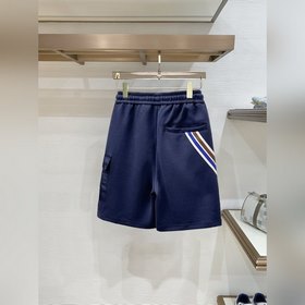 Moncler  С тремя логотипами — новинка