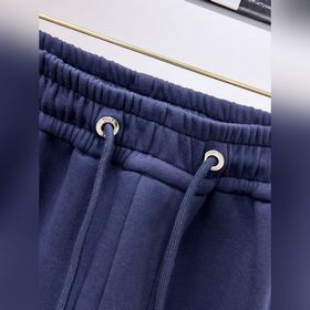 Moncler  С тремя логотипами — новинка