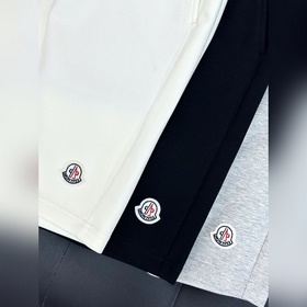 Шорты Moncler из новой весенне-летней 