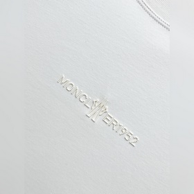 Новинка весенней коллекции Moncler： фу