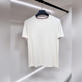 Новинка весенней коллекции Moncler： фу
