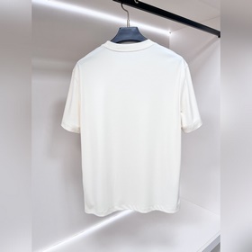 Новинка весенней коллекции Moncler： фу