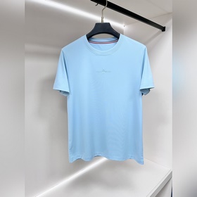 Новинка весенней коллекции Moncler： фу