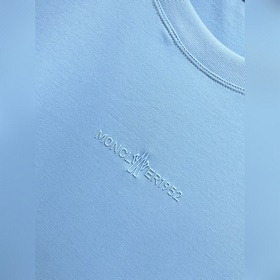 Новинка весенней коллекции Moncler： фу