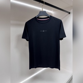 Новинка весенней коллекции Moncler： фу