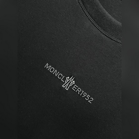 Новинка весенней коллекции Moncler： фу