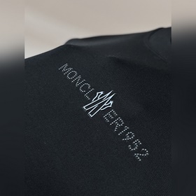 Новинка весенней коллекции Moncler： фу