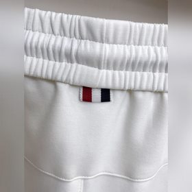 Moncler  С тремя логотипами — новинка