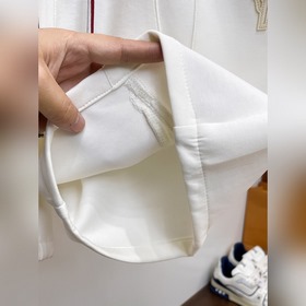Moncler  С тремя логотипами — новинка