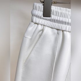 Moncler  С тремя логотипами — новинка