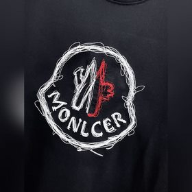 Moncler  С тремя логотипами Новая мо