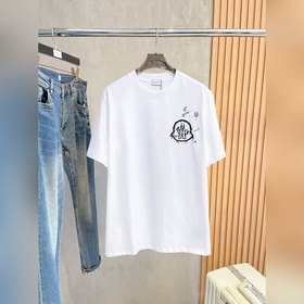 Moncler  С тремя логотипами Новая мо