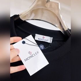 Moncler  С тремя логотипами Новая мо