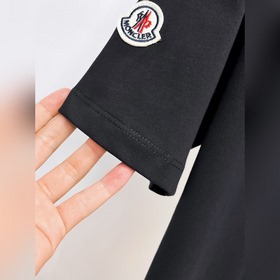 Moncler  С тремя логотипами Новая мо