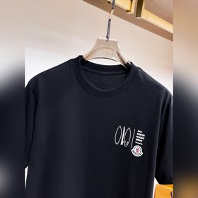 Moncler  С тремя логотипами Новая мо