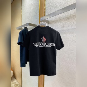 Moncler  С тремя логотипами Новинка