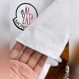 Moncler  С тремя логотипами Новая мо