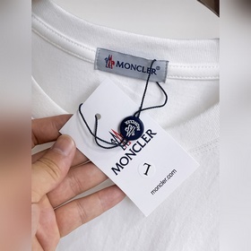 Moncler  С тремя логотипами Новая мо