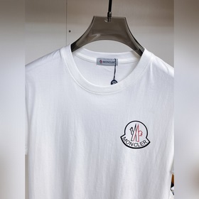 Moncler  С тремя логотипами Новая мо