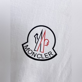 Moncler  С тремя логотипами Новая мо