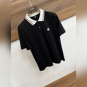 Новинка весенней коллекции Moncler： фу