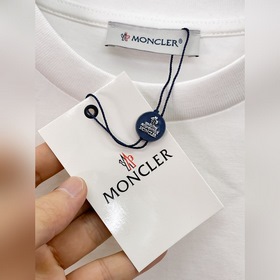 Монкоу — новая модель футболки с корот