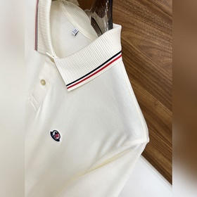 Новинка весенней коллекции Moncler： фу
