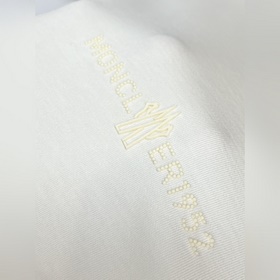 Новинка весенней коллекции Moncler： фу