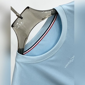 Новинка весенней коллекции Moncler： фу
